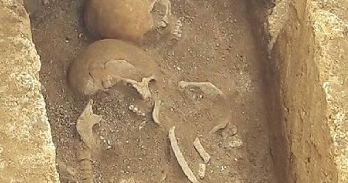 Taranto, scoperti due antichi scheletri: uno accanto all'altro paiono una coppia di amanti
